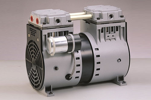 更换小型真空泵系统油的方法